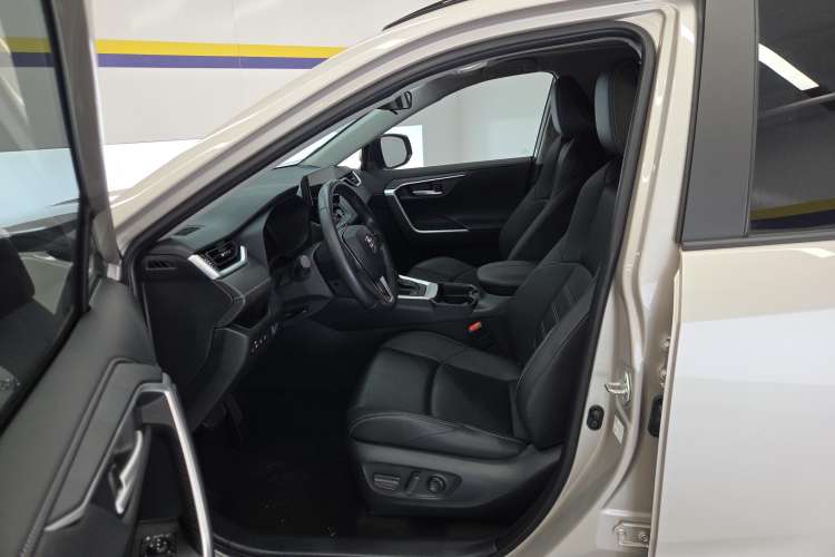 Used Toyota Wildlander 2023 Dual-Motor 2.5L E-CVT Two-Wheel Drive Luxury PLUS Edition