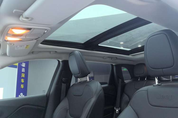 Used Jeep Cherokee 2017 2.0L Superior Edition