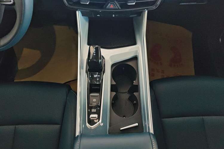 Used Geely Auto Jiajie 2023 Geely Jiaji L 1.5TD DCT Luxury Model
