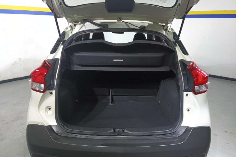 Used Nissan Kicks 2020 1.5L XE Manual Cool Edition
