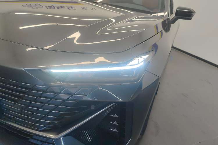 Used Changan UNI-V iDD 2023 ZhiDian iDD 1.5T 113km Smart & Fun Version