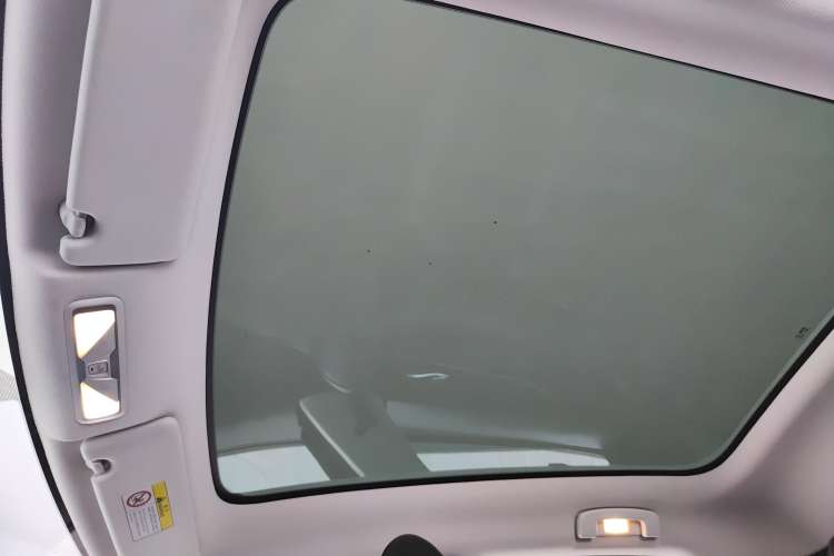 Used Venucia V 2021 260T Idol Edition Headliner