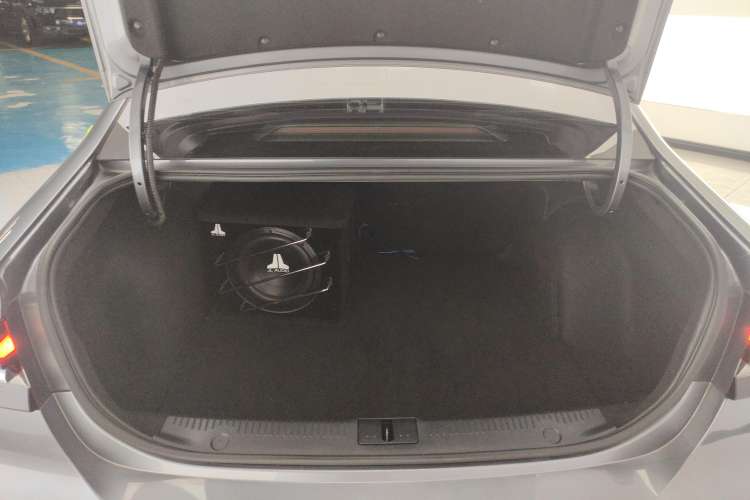 Used Roewe i6 MAX 2020 300TGI Automatic Cool & Stylish Skyroof Edition
