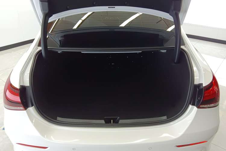 Used Mercedes-Benz A-Class 2022 Revised Version A 200 L Sport Sedan Fashionable Style