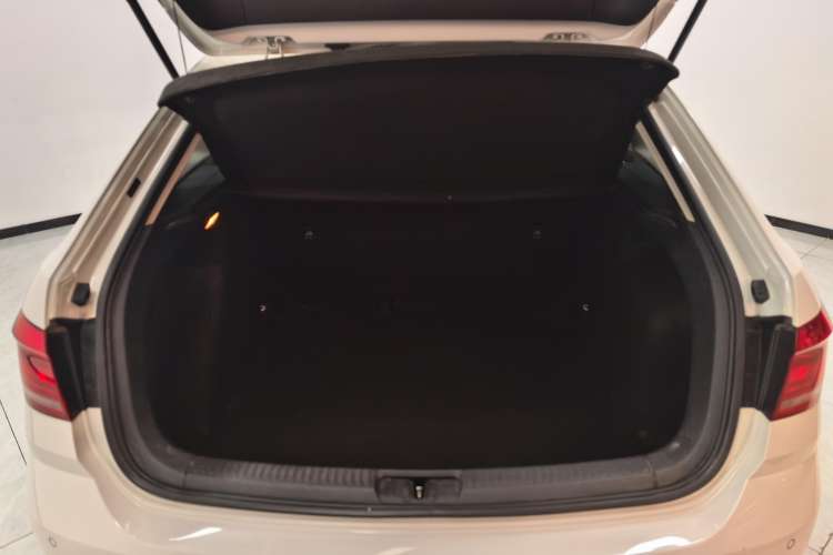 Used Volkswagen Gran Lavida 2017 1.6L Manual Fashion Edition