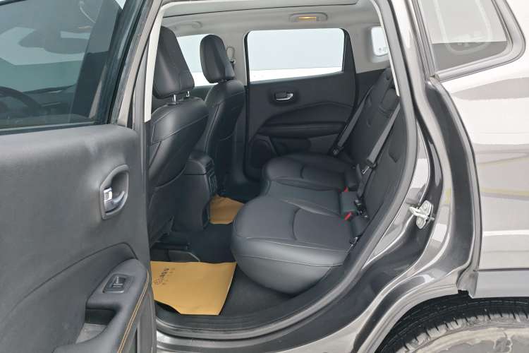 Used Jeep Compass 2019 220T Automatic Family Edition
