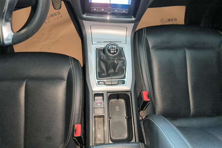 Used Roewe RX5 2018 20T Two-Wheel Drive Manual Internet Elite Edition