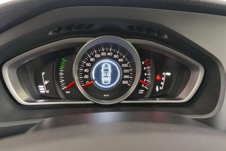 Used Volvo V40 2018 T3 Smart Edition