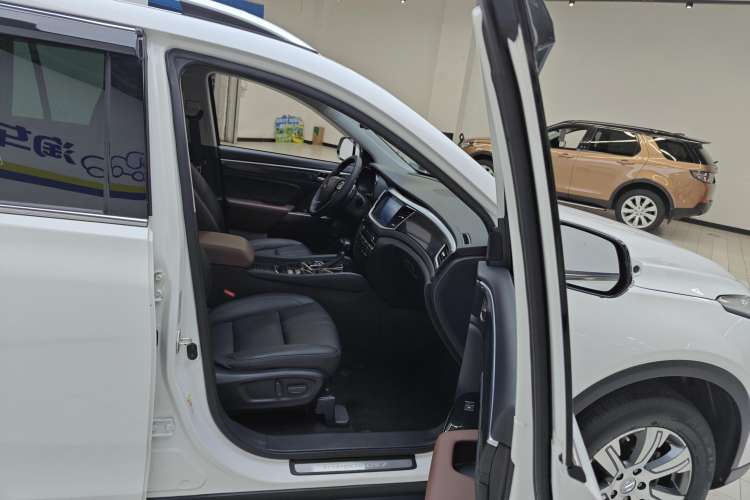 Used GAC Trumpchi GS7 2017 320T Two-Wheel-Drive Luxury Smart Connectivity Model
