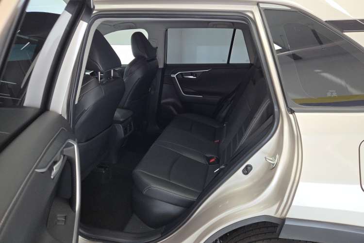 Used Toyota Wildlander 2023 Dual-Motor 2.5L E-CVT Two-Wheel Drive Luxury PLUS Edition