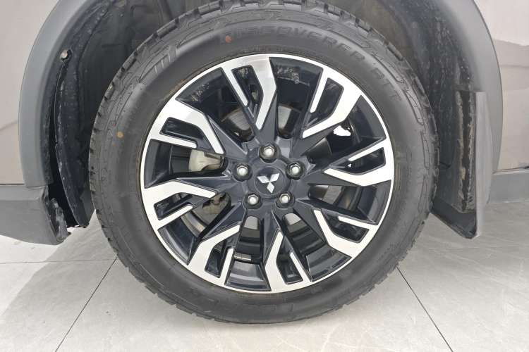 Used Mitsubishi Outlander 2019 2.4L 4x4 Zhi Xiang Edition 5 Seats China VI Standard

