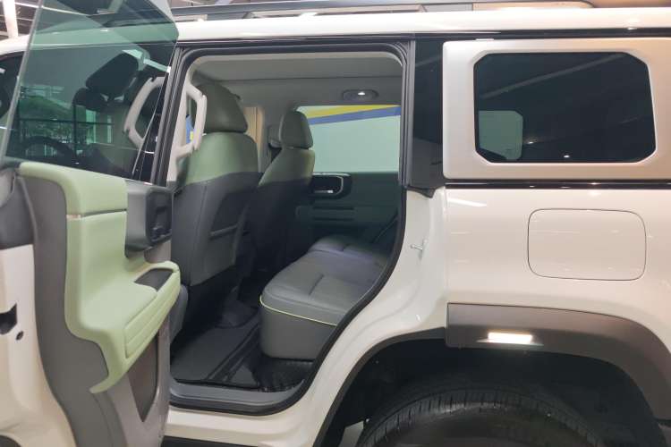 Used BAIC Off-Road BJ40 2024 2.0T All-New Urban Hunter Edition Ultimate Version