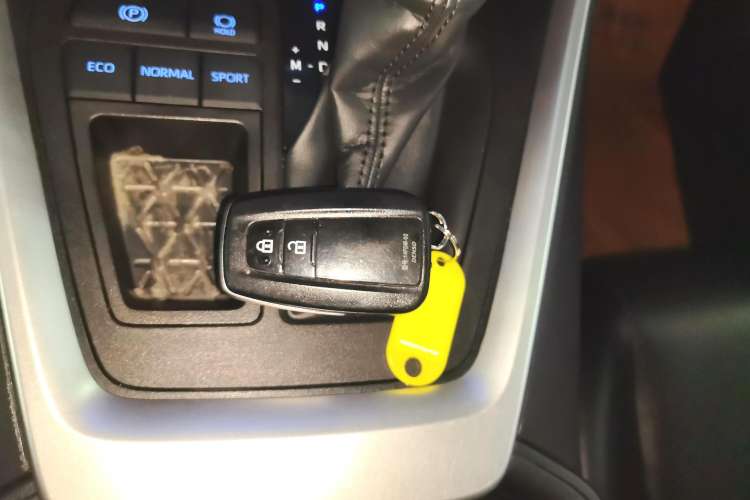 Used Toyota RAV4 2021 2.0L CVT Two-Wheel Drive Fashion Edition