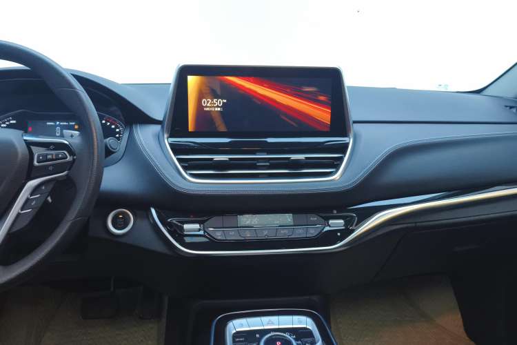 Used SAIC MAXUS G20 2021 Facelifted PLUS 2.0T Gasoline Automatic Luxury Edition Audio And AC Panel