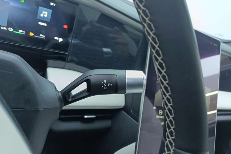 Used Geely Galaxy L7 2024 1.5T 115 km Starship Dragon Edition Gear Lever