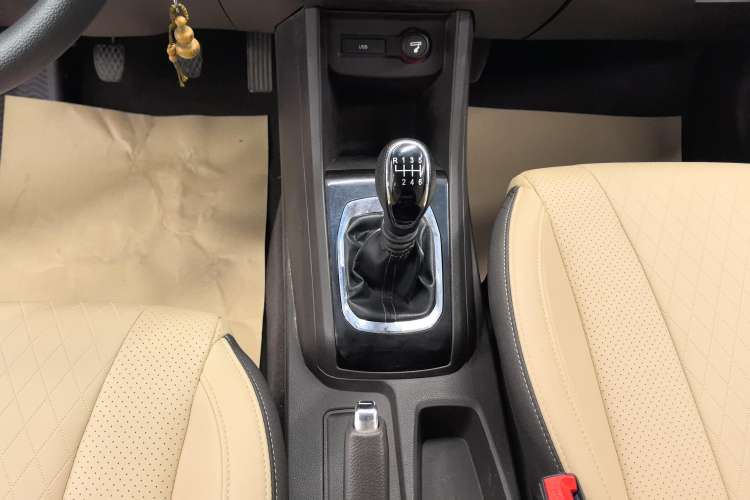 Used Baojun 310W 2017 1.5L Manual Fashion Model China V
