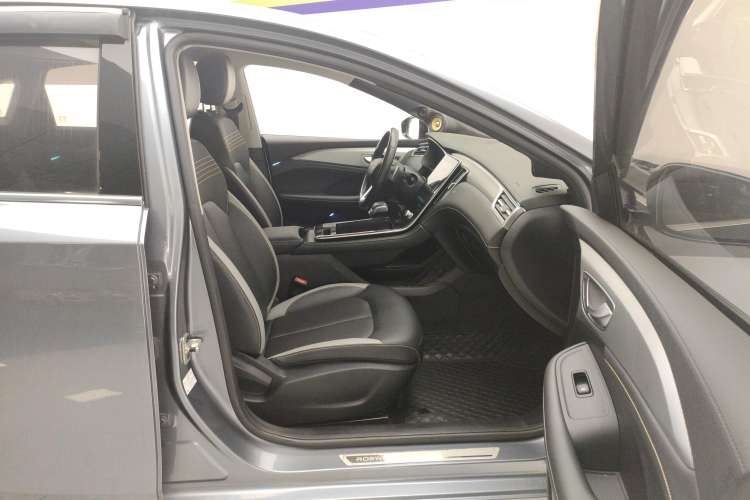 Used Roewe i6 MAX 2020 300TGI Automatic Cool & Stylish Skyroof Edition
