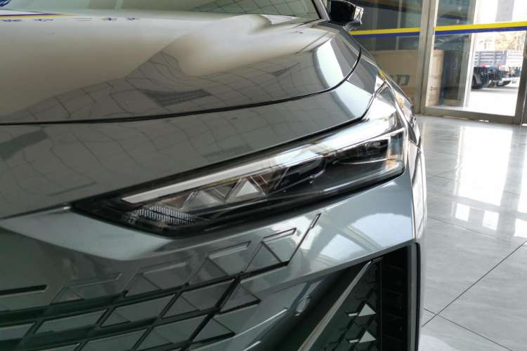 Used Changan UNI-V 2023 1.5T Prestige Model