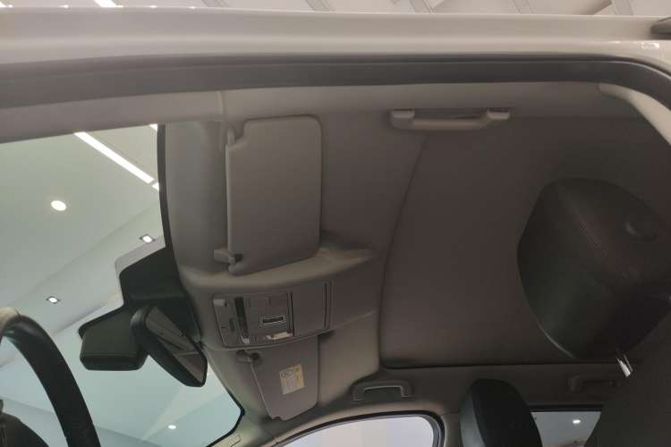 Used Land Rover Discovery Sport 2018 240 PS SE Version