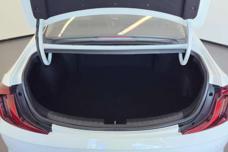 Used Hyundai Mistra 2021 1.8L CVT LUX Premium Edition
