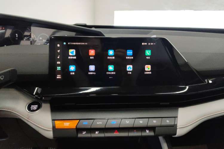 Used CHANGAN UNI-V iDD 2024 Blue Whale Smart Electric iDD 136km Luxury Model