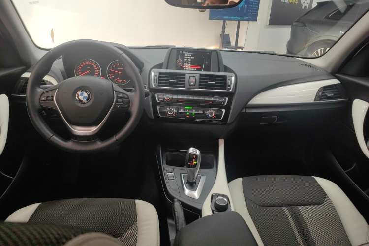 Used BMW 1 Series 2016 118i Leading Model Center Console