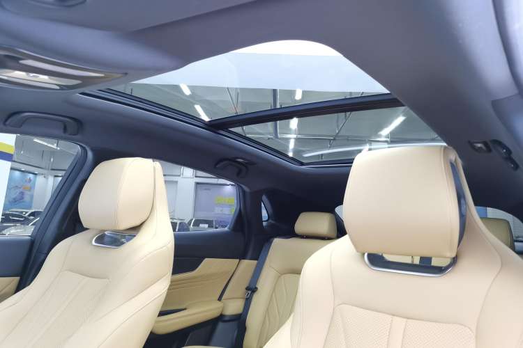 Used Changan UNI-K 2024 2.0T Two-Wheel Drive Enjoyment Version