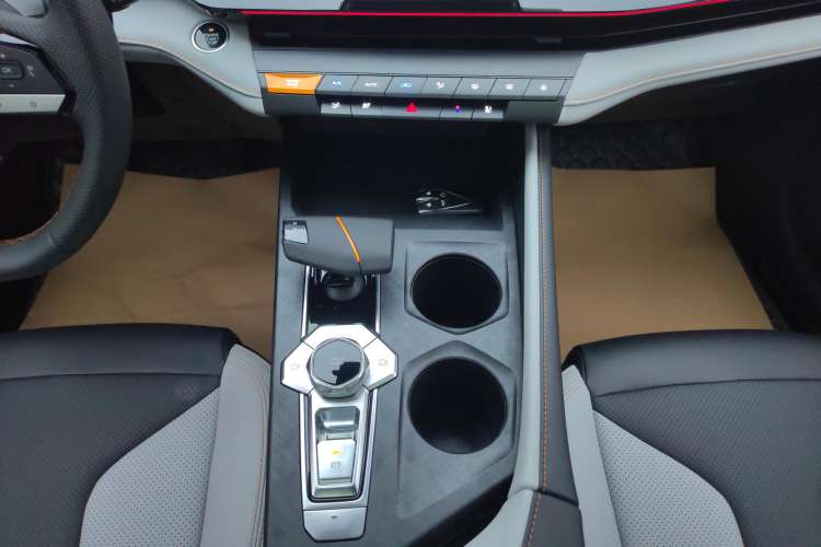 Used Changan UNI-V iDD 2024 Blue Whale Smart Electric iDD 136km Luxury Model