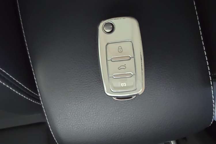 Used Volkswagen Tiguan L 2016 280TSI Automatic Two-Wheel-Drive Silk Road Style Edition