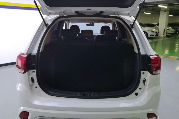 Used Mitsubishi Outlander 2021 Revised Version 2.0L Two-Wheel Drive Comfort Edition 5 Seats Trunk