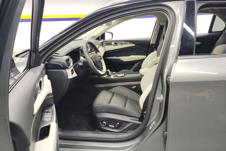 Used Lynk & Co 02 2022 2.0T DCT Shine Pro Left Front Seat