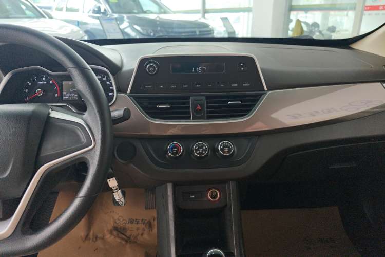 Used Baojun 310W 2017 1.5L Manual Comfort Version China V