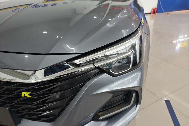 Used Roewe i6 MAX 2020 300TGI Automatic Supreme Edition with Cool Sunroof and Advanced Driving Features
