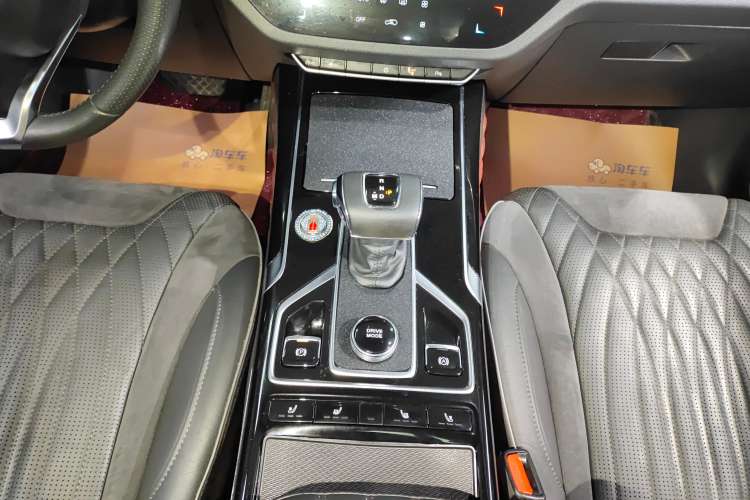 Used Hongqi HS5 2022 Facelifted Version 2.0T Smart Connect Flagship All-Wheel-Drive Edition
