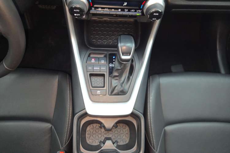 Used Toyota Wildlander 2023 Dual-Motor 2.5L E-CVT Two-Wheel Drive Luxury PLUS Edition