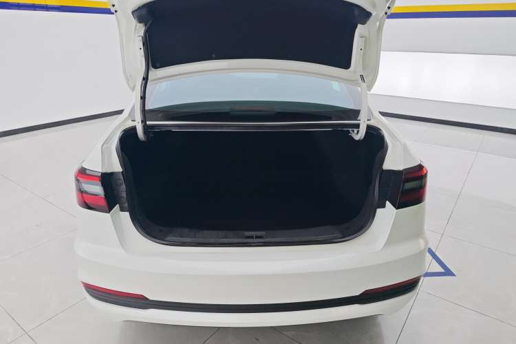 Used Venucia D60 2023 PLUS 1.6L XL CVT Yue Ling Edition Trunk