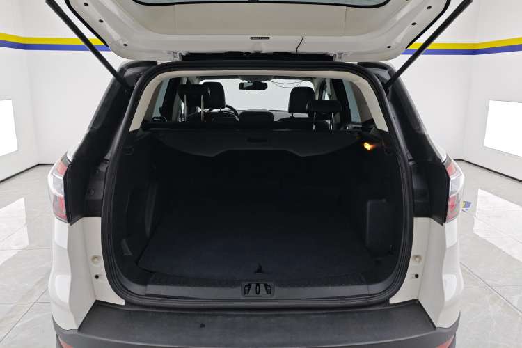 Used Ford Kuga 2019 EcoBoost 180 Two-Wheel-Drive Platinum Edition China VI Standard Trunk