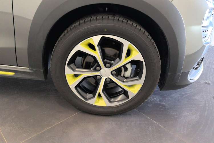 Used Lynk & Co 02 2022 2.0T DCT Shine Plus Right Front Wheel Hub