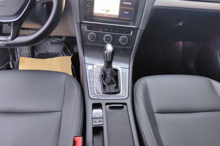 Used Volkswagen Golf 2020 Zhiai Edition 200TSI DSG Comfortable & Ambitious Version