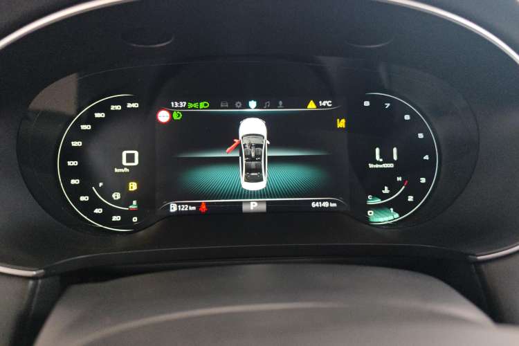 Used Roewe i6 MAX 2020 300TGI Automatic Supreme Edition with Cool Sunroof and Advanced Driving Features
