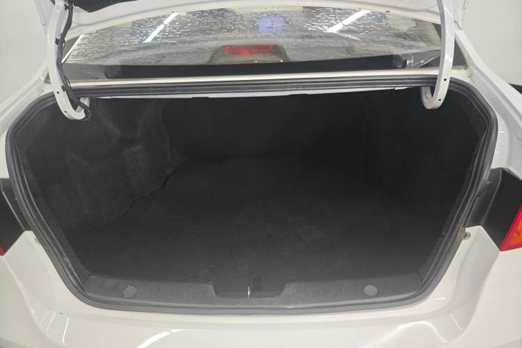 Used Roewe 350 2015 1.5L Automatic Luxury Sunroof Edition