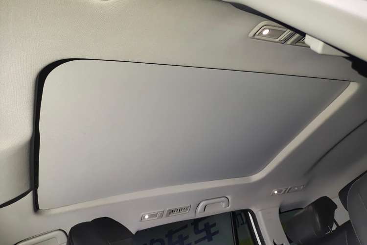 Used GAC Trumpchi GS8 2019 390T Two-Wheel Drive Luxury Smart Connectivity Version (7 Seats) Headliner