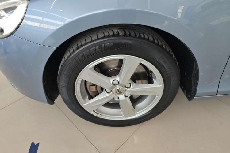 Used Volvo V40 2018 T3 Smart Edition