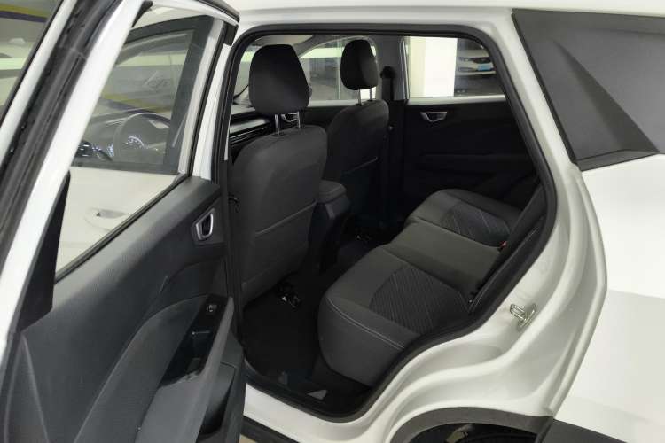 Used Wuling Alvez 2022 1.5L Manual Free-Style Model Right Rear Seat