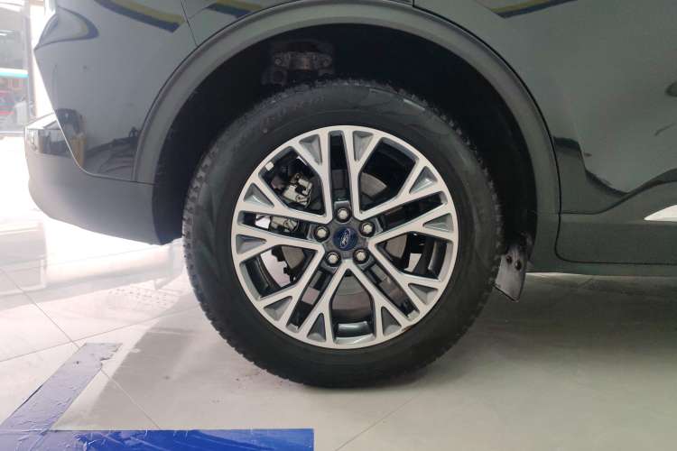 Used Ford Escape 2020 EcoBoost 245 Two-Wheel-Drive Titanium Edition
