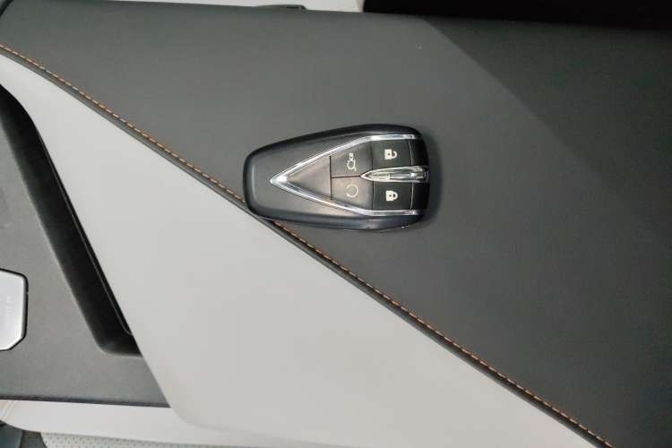 Used CHANGAN UNI-V iDD 2024 Blue Whale Smart Electric iDD 136km Luxury Model