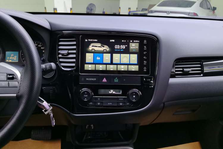 Used Mitsubishi Outlander 2021 Revised Version 2.0L Two-Wheel Drive Comfort Edition 5 Seats Audio And AC Panel