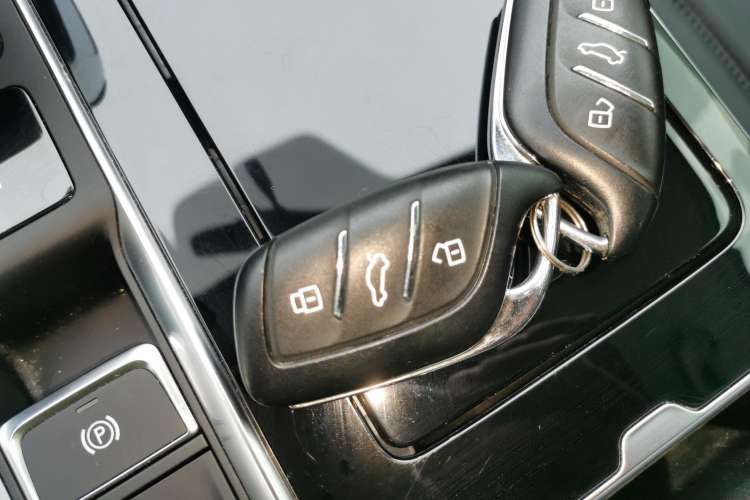 Used Roewe RX5 MAX 2021 Supreme Series 300TGI Automatic Luxury Cabin Edition
