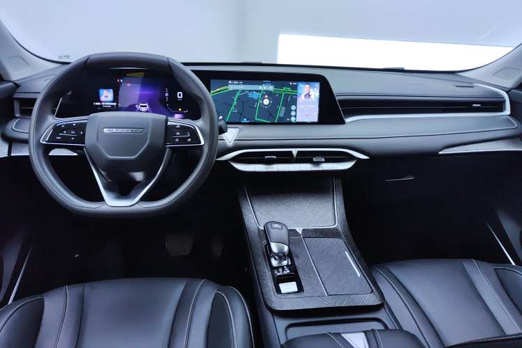 Used Venucia V 2021 260T Idol Edition Center Console