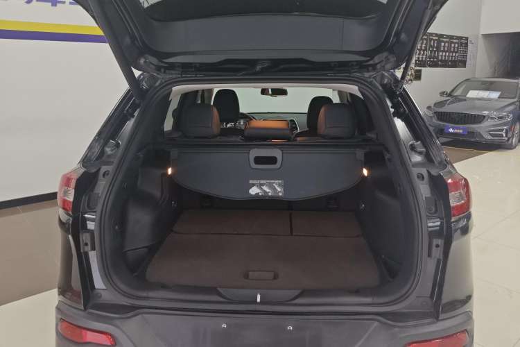 Used Jeep Cherokee 2020 2.0L Two-Wheel Drive Classic Sports Edition